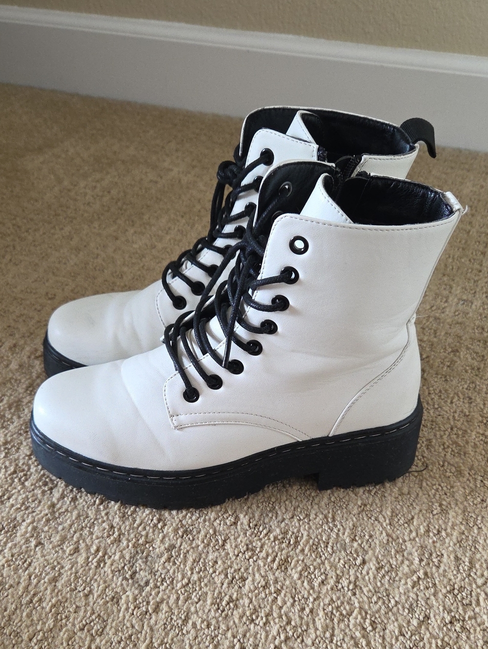 Tretorn Women's White & Black Combat Boots